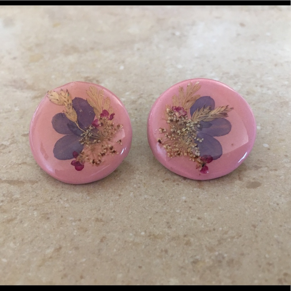 🌴3/$10 promo - Natural Flower Pierced Earrings
